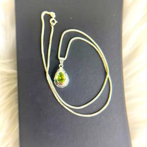 Silver chain with emerald pendant